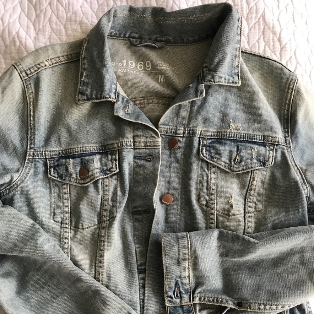 Gap distressed light denim jean jacket